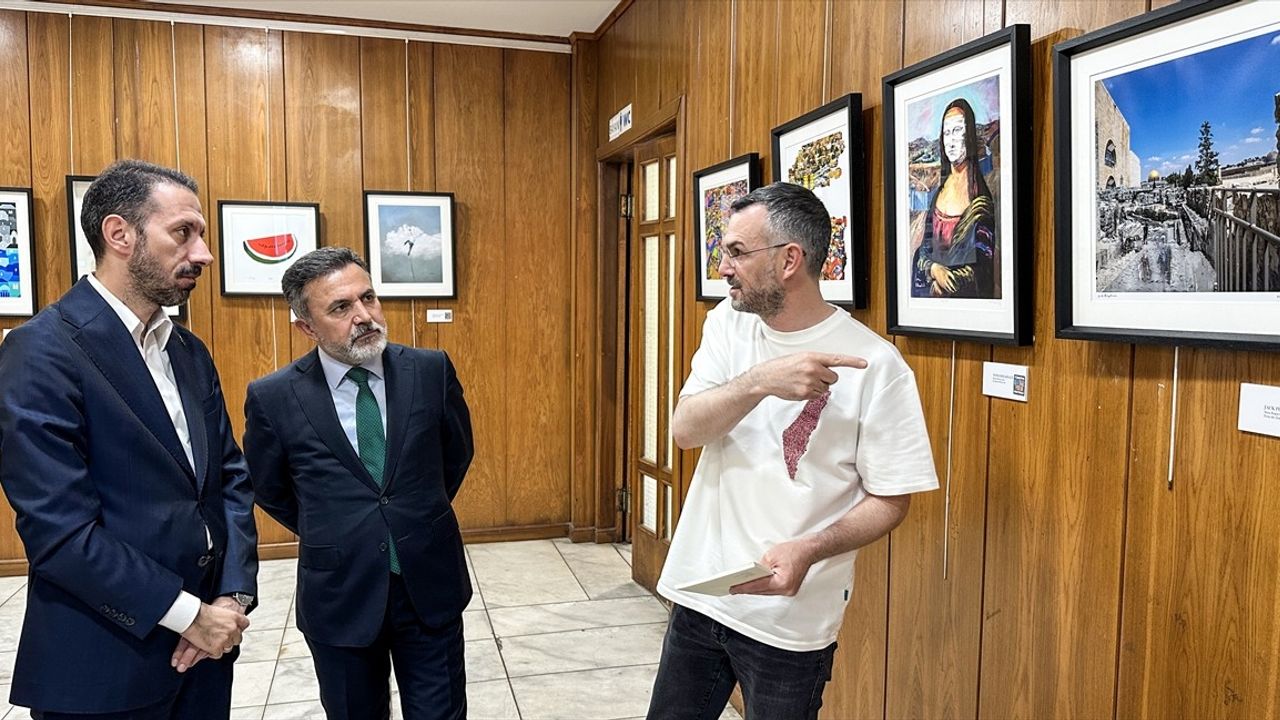 Filistin'in Sanatla Direnişi: Hala Yaşıyorum Sergisi Adana'da