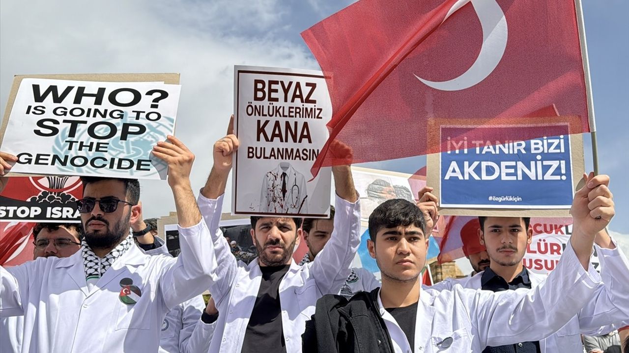Gazze'ye Destek İçin Yürüyüşler Düzenlendi