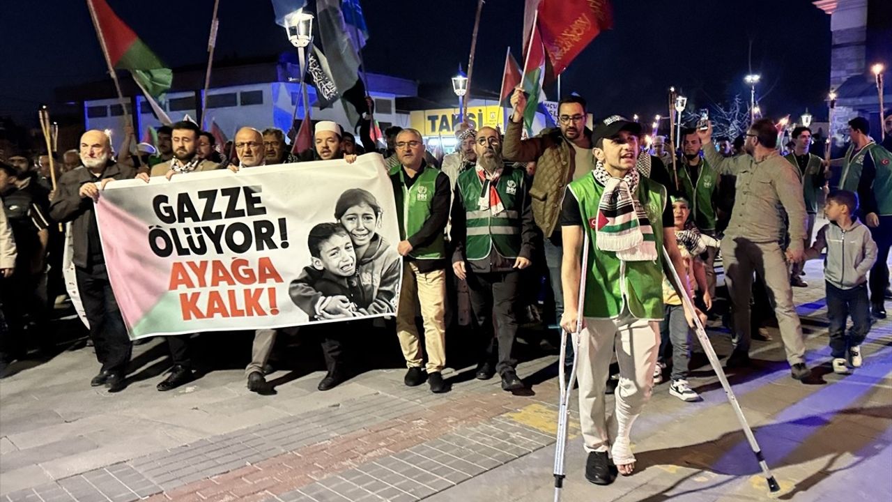 Gazze'ye Destek Yürüyüşü Konya'da Gerçekleştirildi