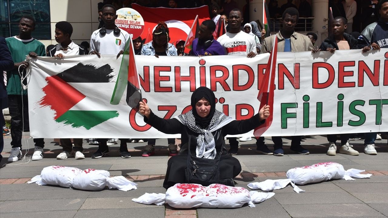 Gümüşhane'de Üniversite Öğrencilerinden İsrail'e Protestsolar