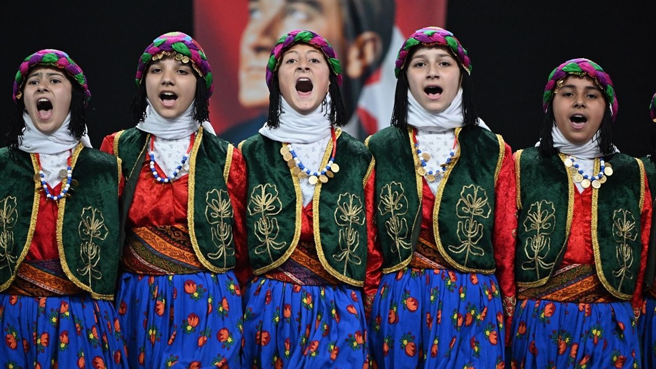 Halk Oyunları Yıldızlar Türkiye Şampiyonası Düzce'de Başladı