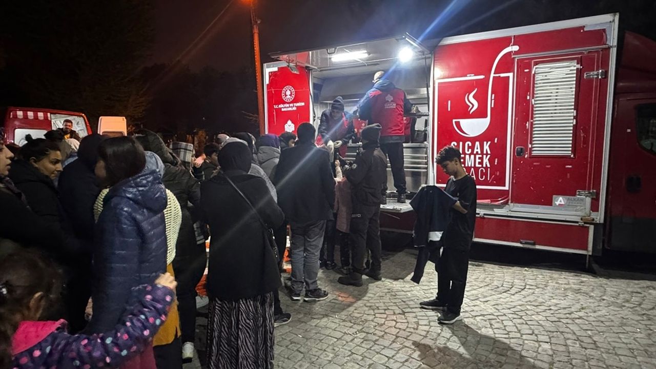 İstanbul'da Deprem Sonrası Gece İkramları