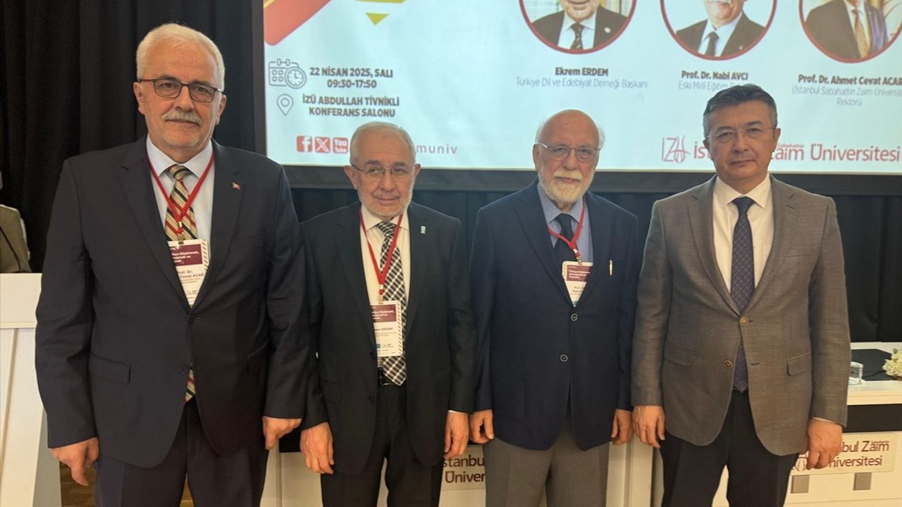 Istanbul'da 'Türkçe Düşünmek, Konuşmak ve Yazmak' Çalıştayı Düzenlendi