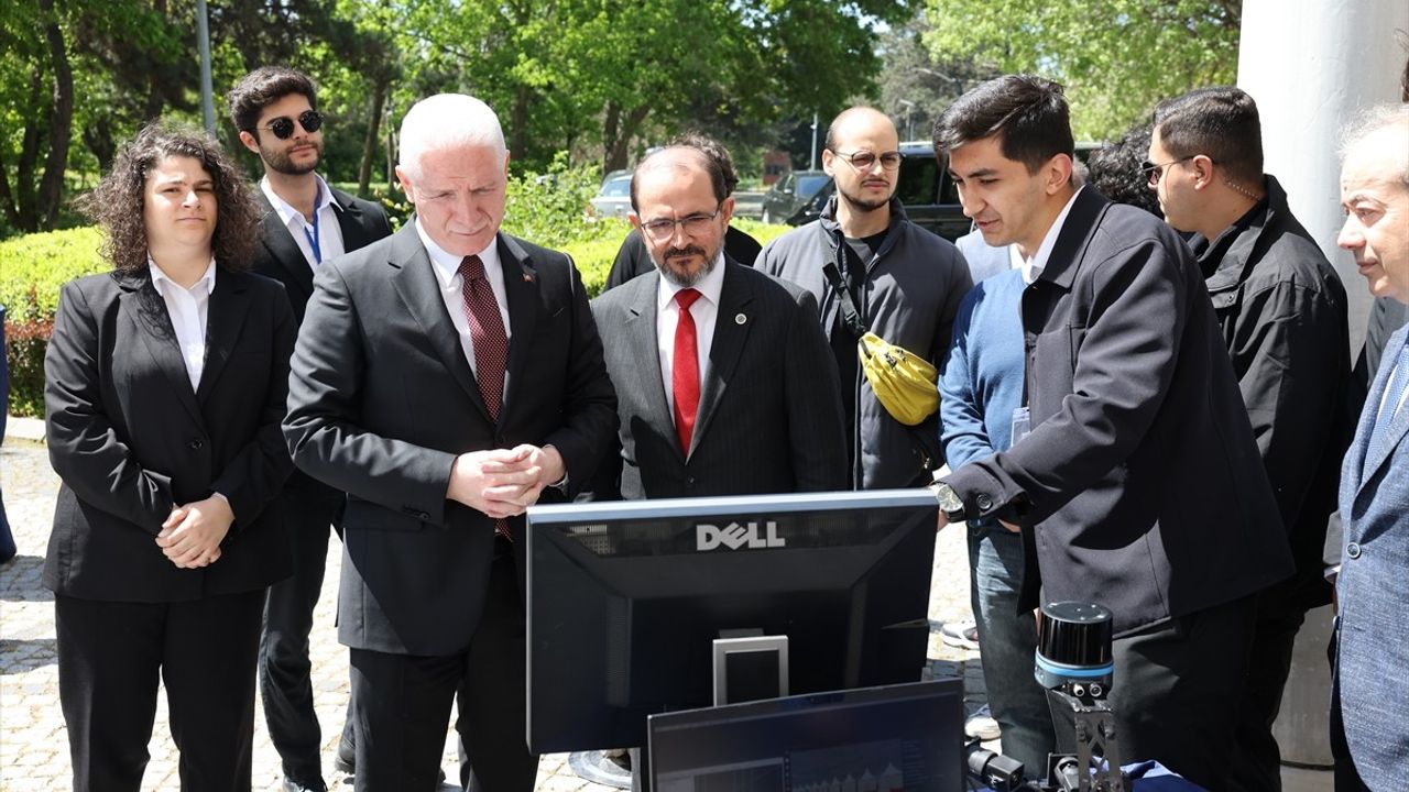 İstanbul Valisi Gül, Elektrikli Yarış Aracı ICARUS'un Tanıtımında