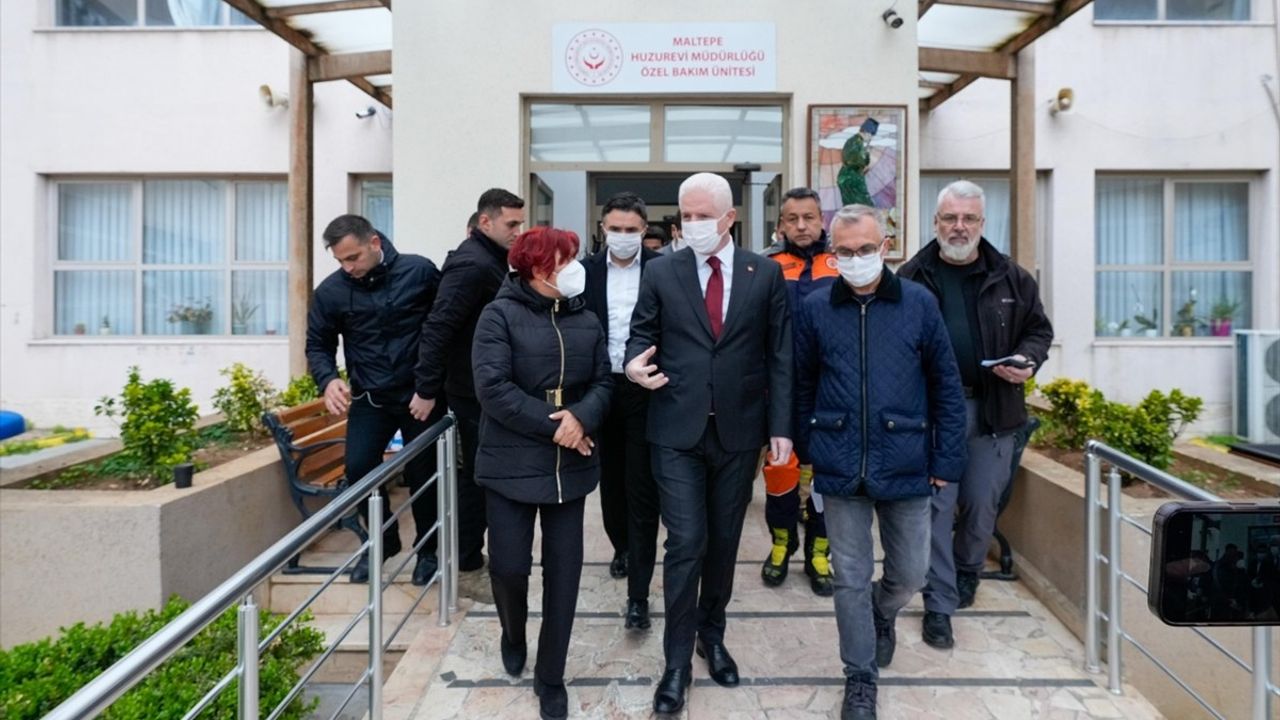 İstanbul Valisi Gül, Maltepe Huzurevi'ndeki Yangın Sonrası İncelemelerde Bulundu