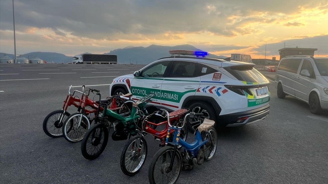 İzmir'de Otoyolda Motosiklet Yarışına Ceza