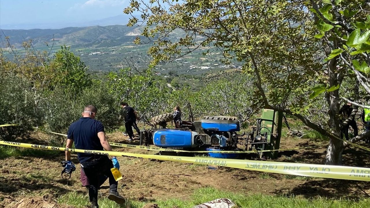 İzmir'de Traktör Devrildi: Sürücü Hayatını Kaybetti