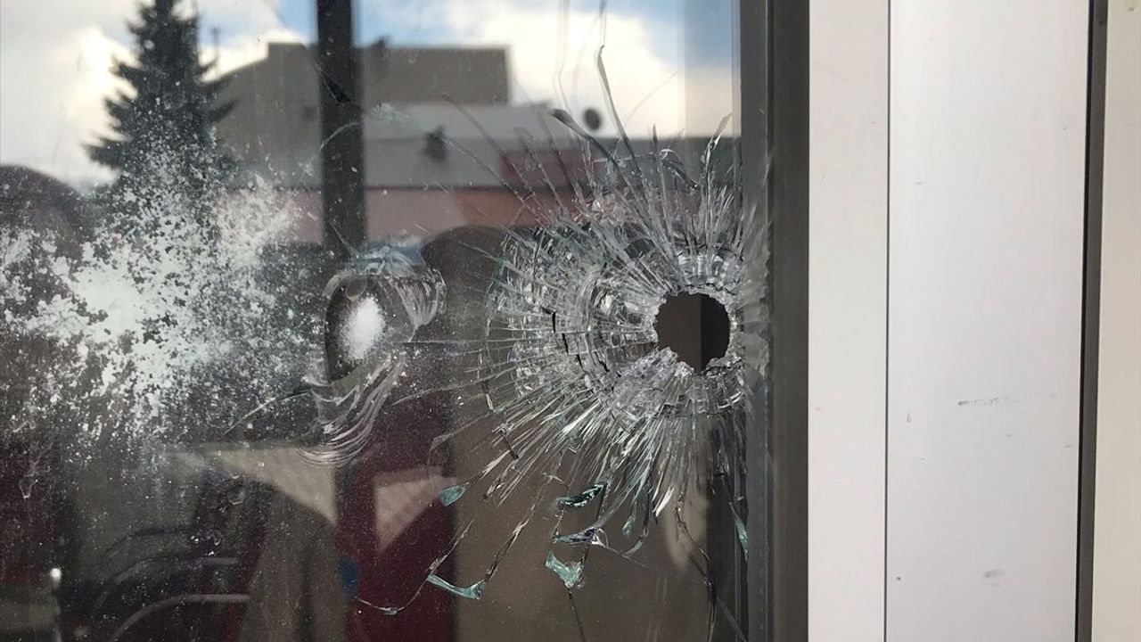 Kars'ta Silahlı Kavga: Greyder Operatörü Ağır Yaralandı