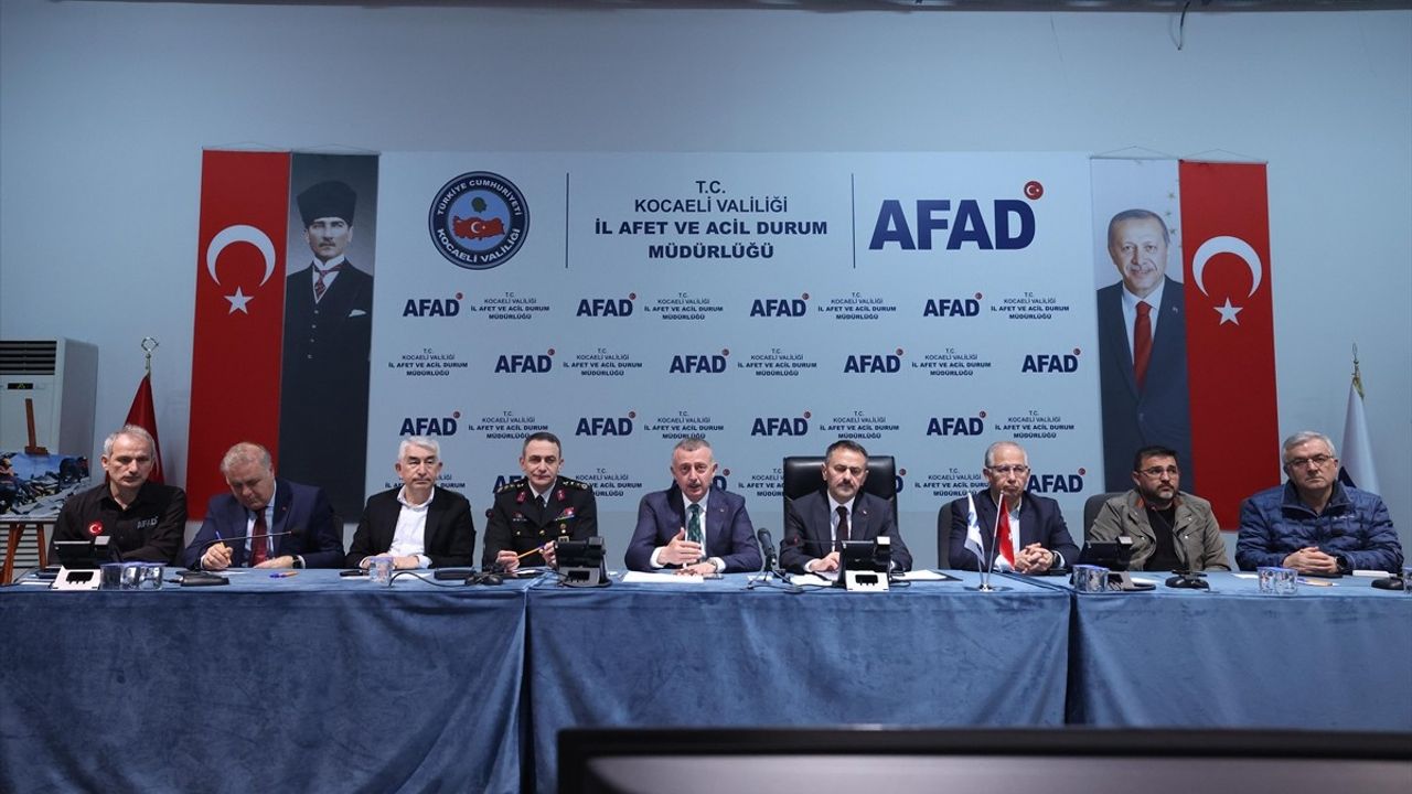 Kocaeli'de Deprem Sonrası Yaralanmalar ve Resmi Açıklamalar