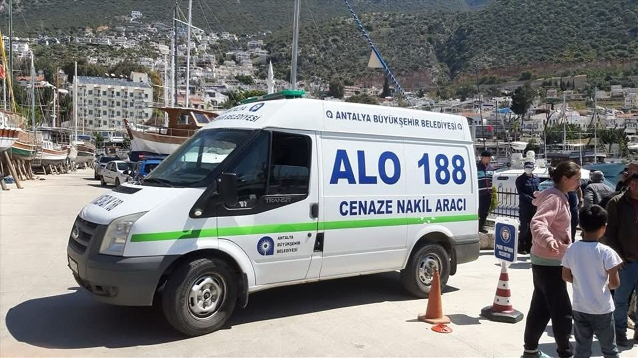Muğla'da Denize Düşen Balıkçının Cesedi Kaş Kıyısında Bulundu