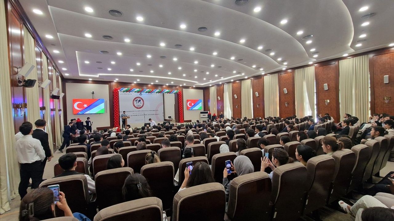 Özbekistan'da Türk Dili Bayramı Coşkusu