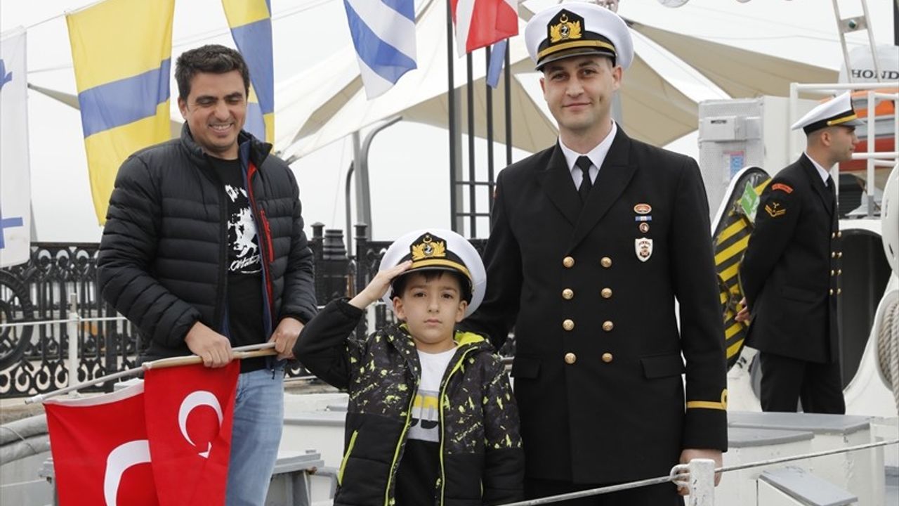 Samsun'da TCSG-87 ve TCG Fatih Fırkateyni Ziyarete Açıldı