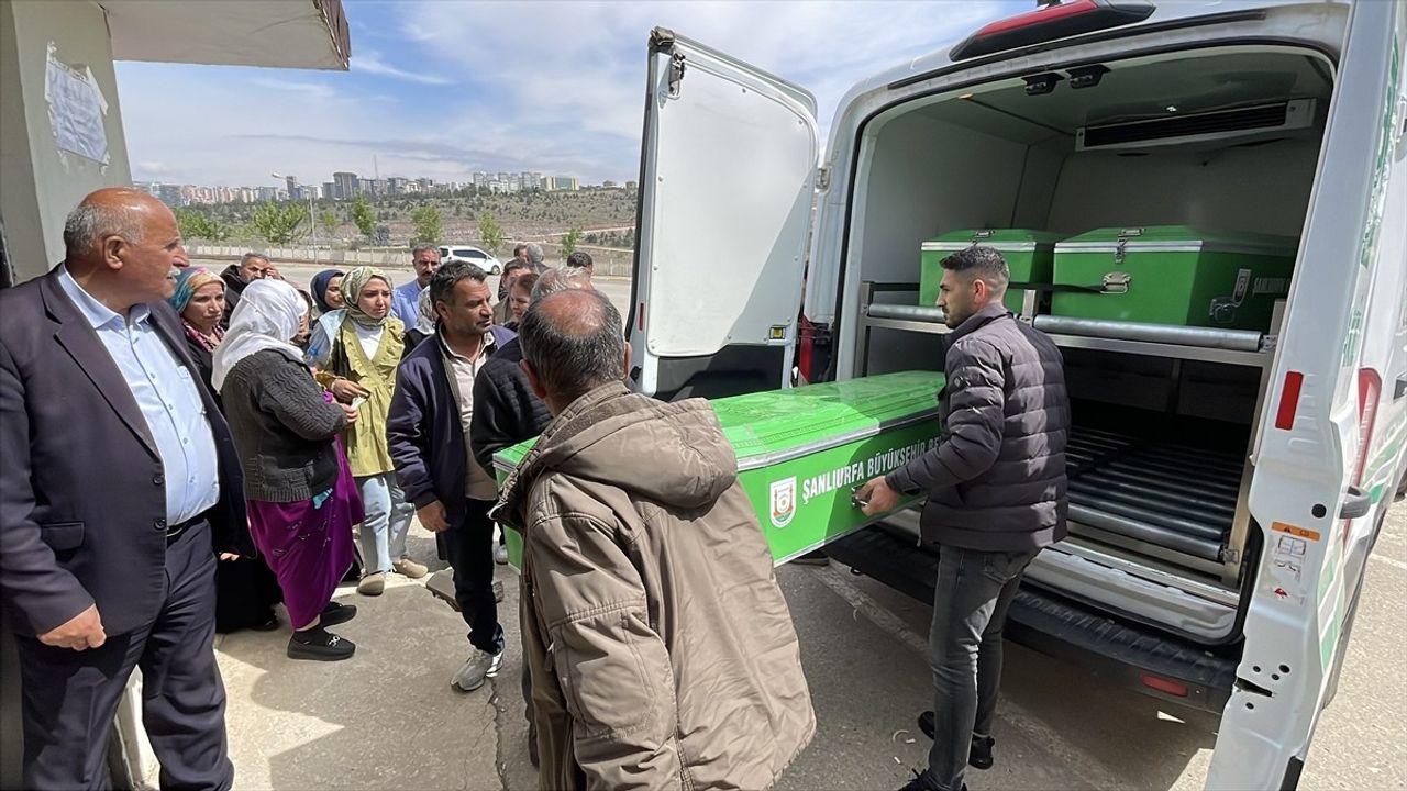 Şanlıurfa'da Sahipsiz Köpeklerden Kaçarken Hayatını Kaybeden Öğrenci Defnedildi