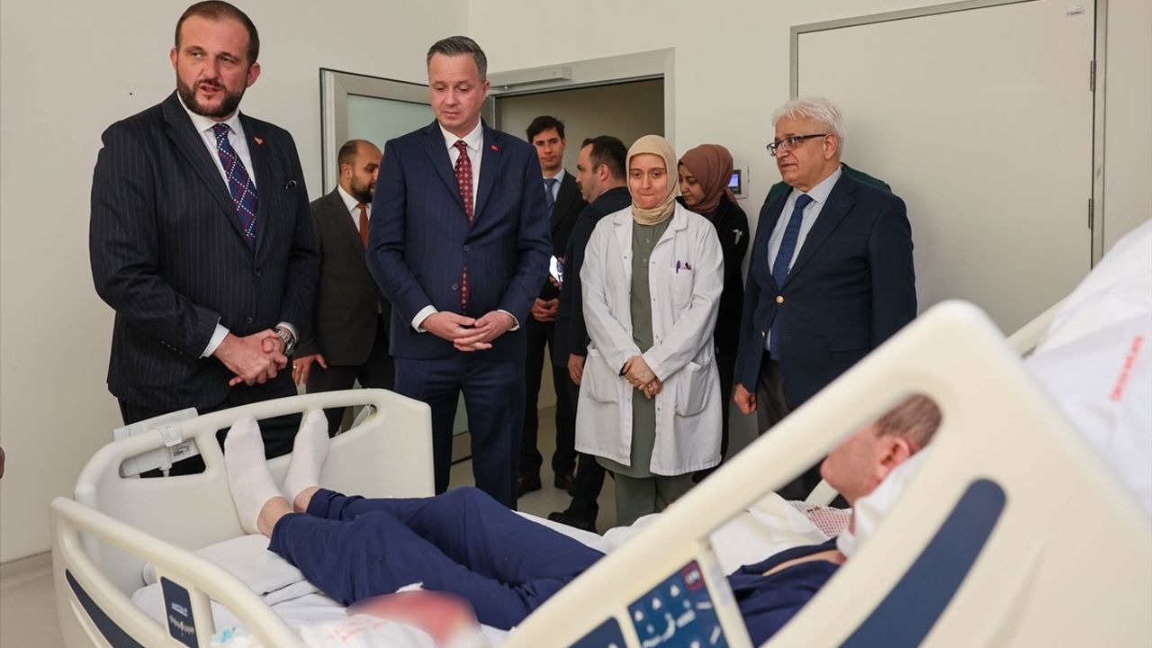 TİKA Başkanı Serkan Kayalar, Kuzey Makedonya'daki Yangın Yaralılarını Ziyaret Etti