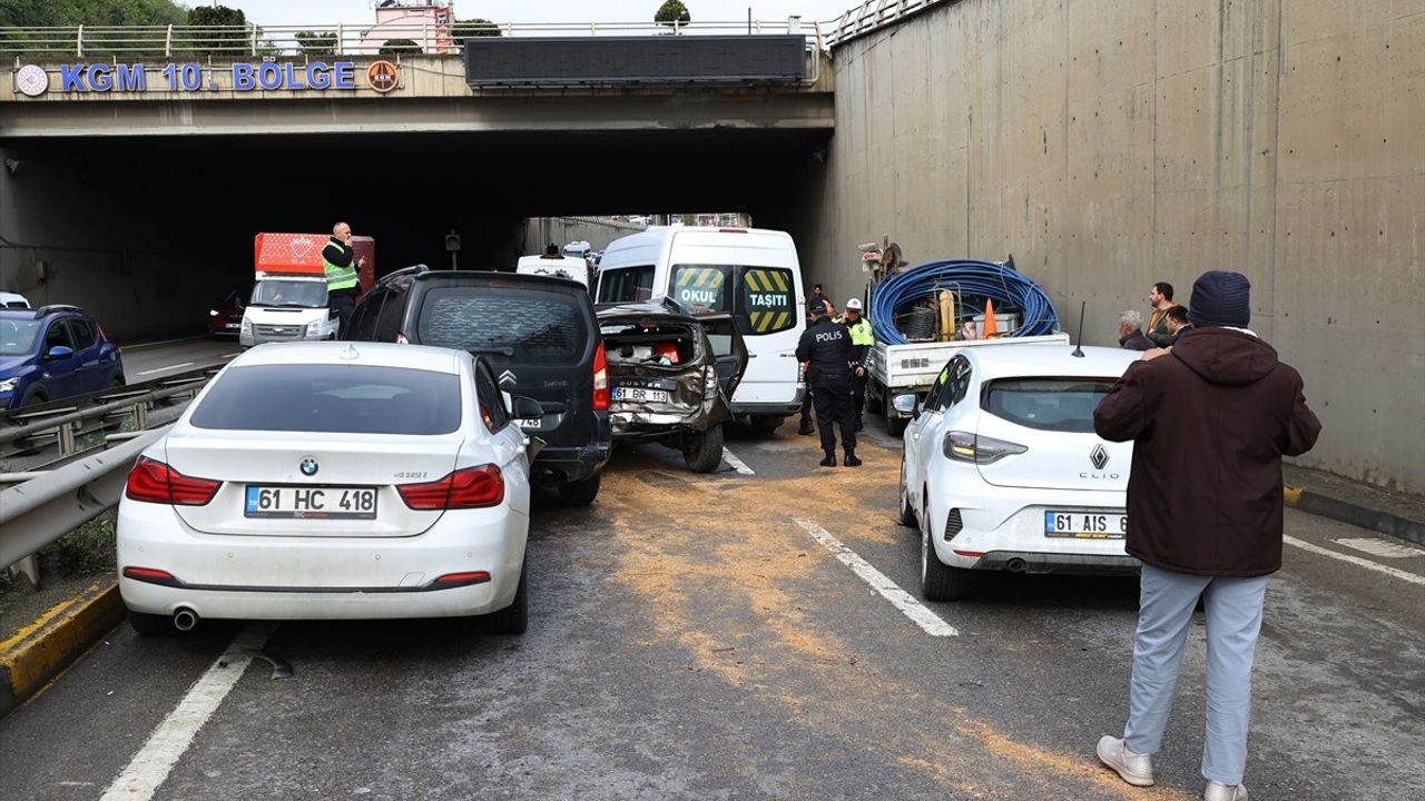 Trabzon'daki Zincirleme Trafik Kazasında 8 Kişi Yaralandı
