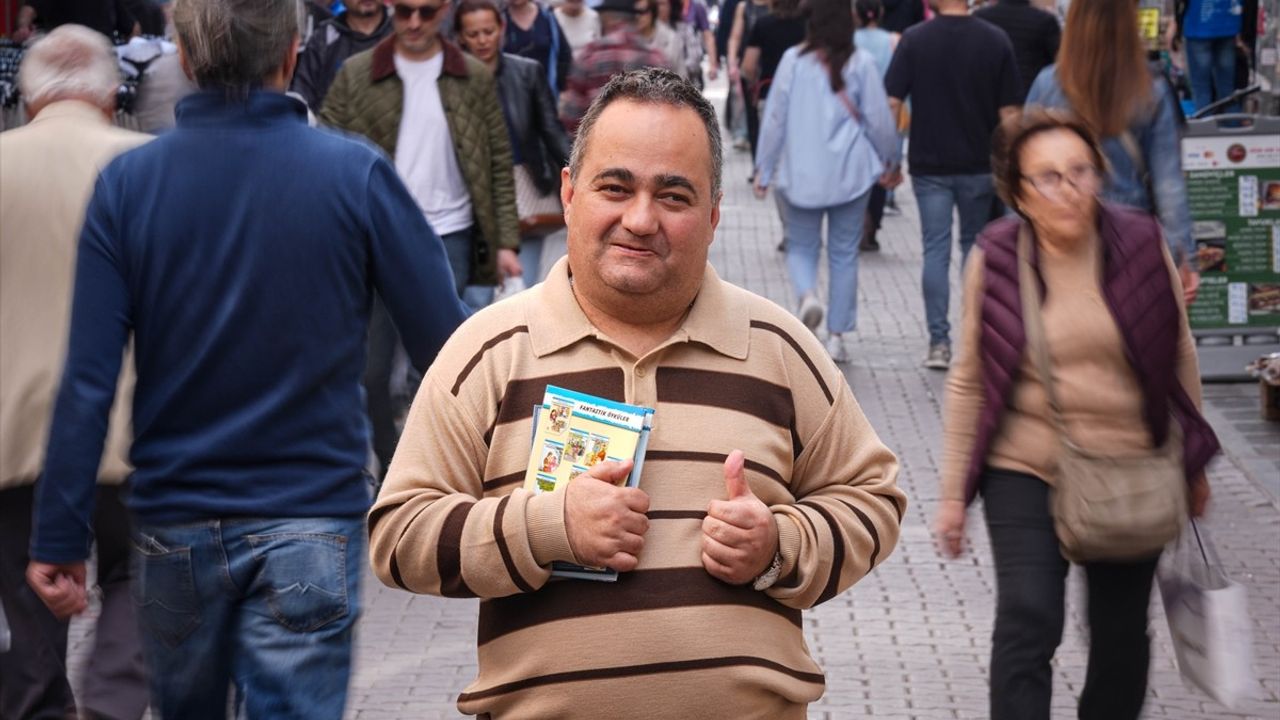 Zihinsel Engelli Mete, Kütüphanedeki Okuma Azmiyle Engelini Aşıyor
