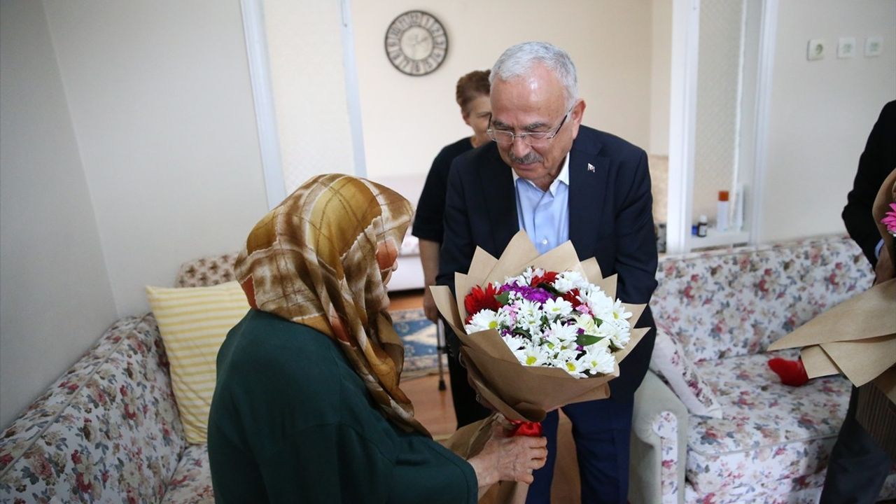 110 Yaşındaki Hayriye Nineye Özel Ziyaret