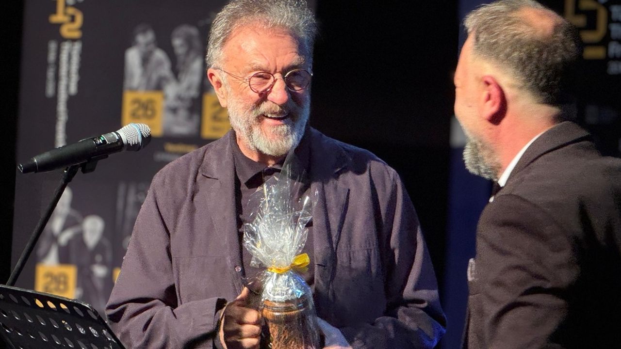 12. Frankfurt Türk Tiyatro Festivali "Yenilmez" İle Başladı