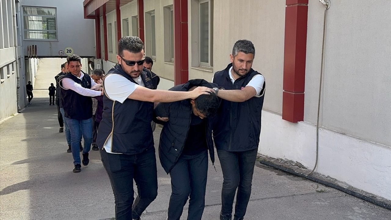 Adana'da DEAŞ Operasyonu: 5 Şüpheli Tutuklandı