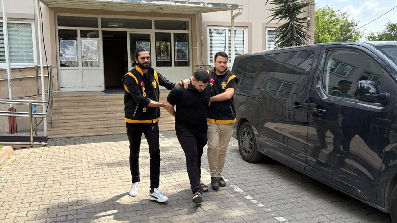 Adana'da Kıraathane Önünde Silahlı Saldırı: Yaralı ve Yakalanan Zanlılar
