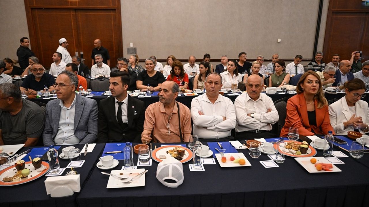 Adana'da Türkiye Sohbetleri Toplantısı