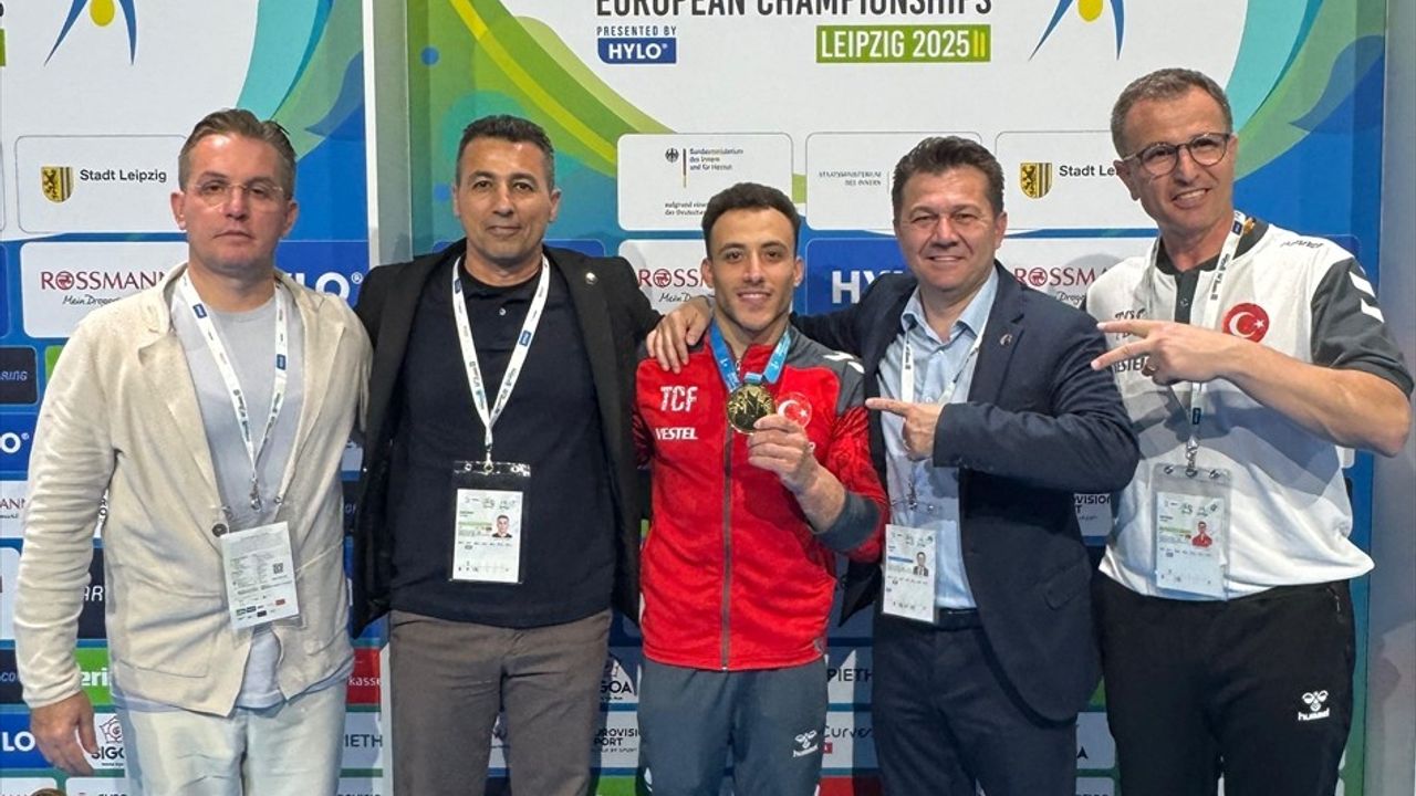 Adem Asil, Almanya'da Altın Madalya Kazandı