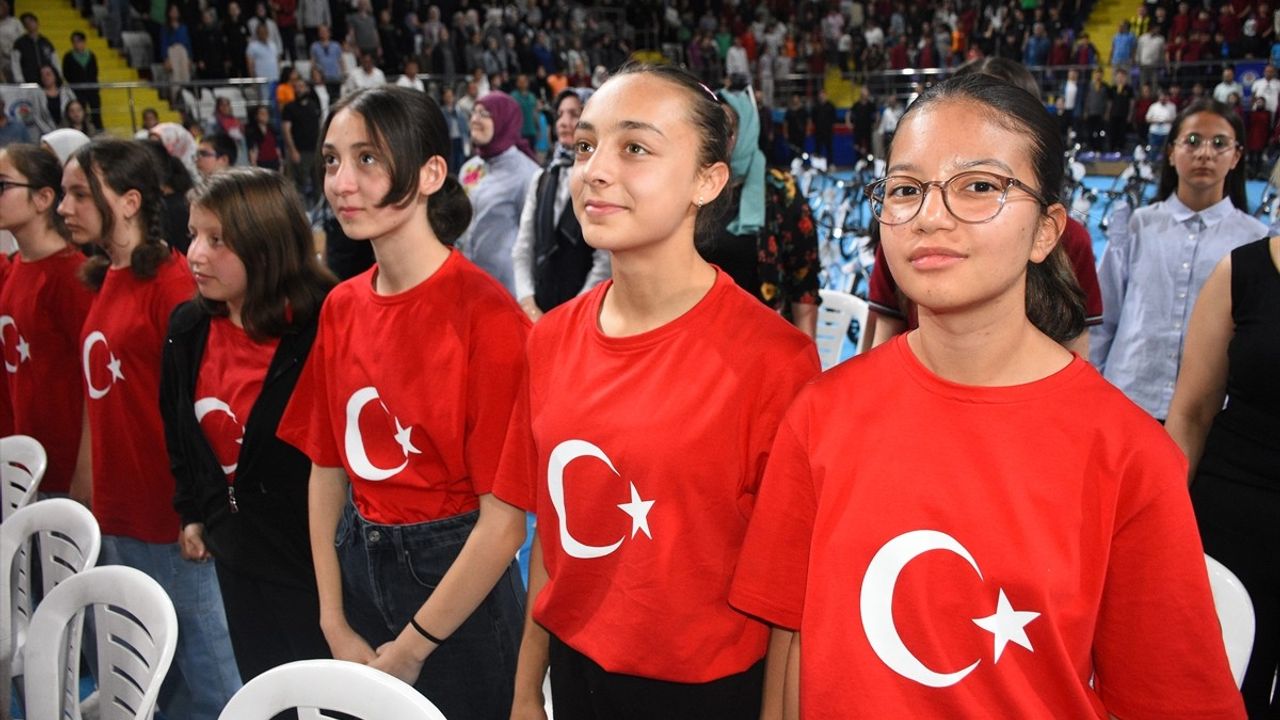 Afyonkarahisar'da Kitap Okuma Yarışması Ödül Töreni Gerçekleşti