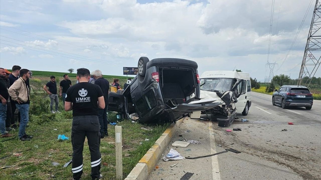 Afyonkarahisar'da Trafik Kazası: 9 Yaralı