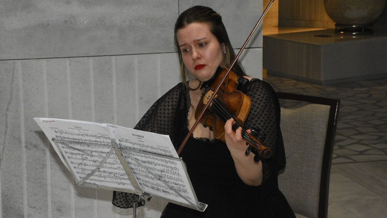 Afyonkarahisar Klasik Müzik Festivali'nde Ars Essendi Üçlüsü Performansı