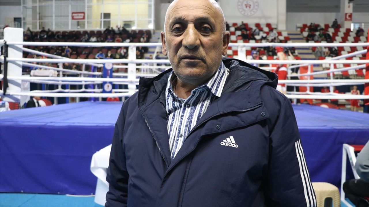 Ağrı'da Genç Erkekler Boks Şampiyonası Sürüyor