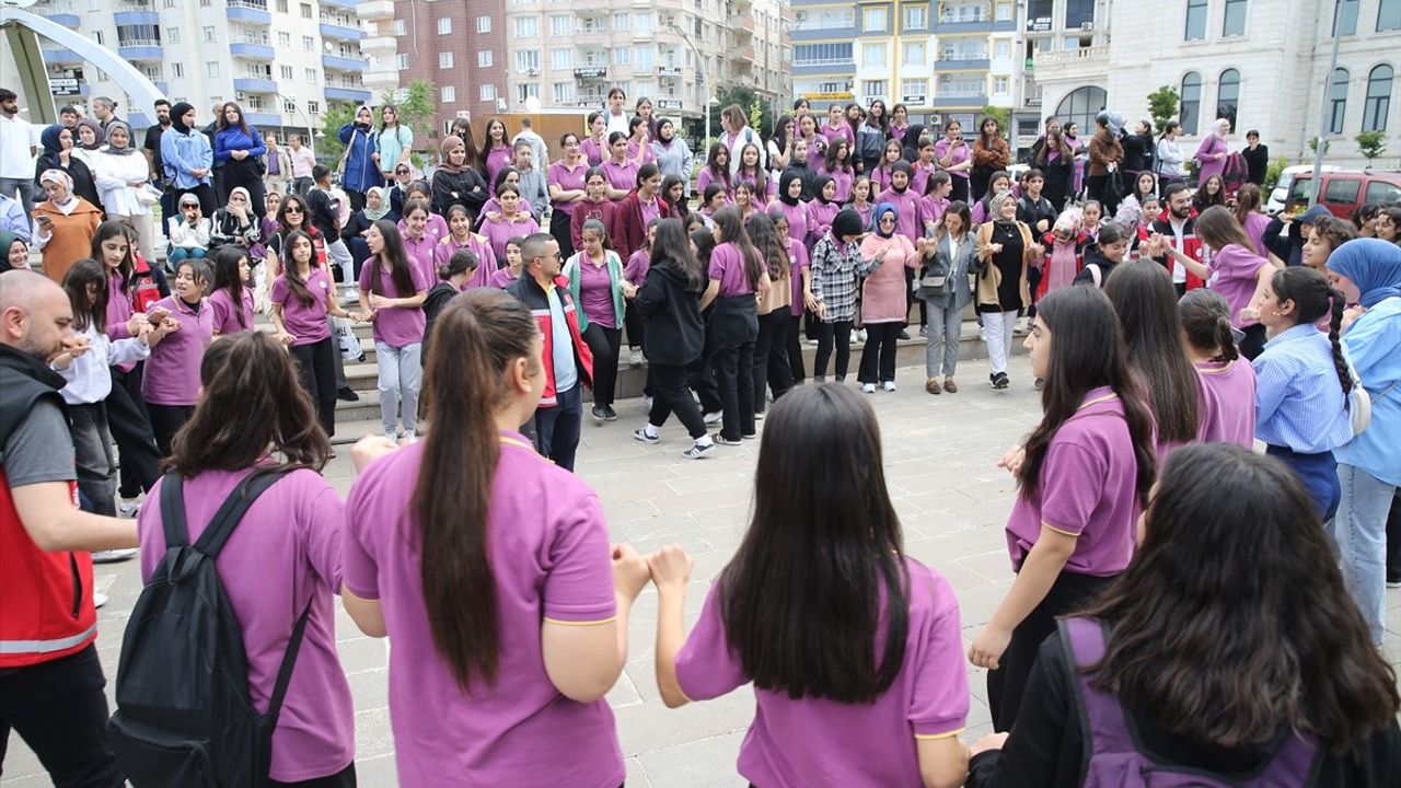 Aile Haftası Kortej Yürüyüşü Diyarbakır, Siirt, Elazığ ve Şırnak'ta Gerçekleşti