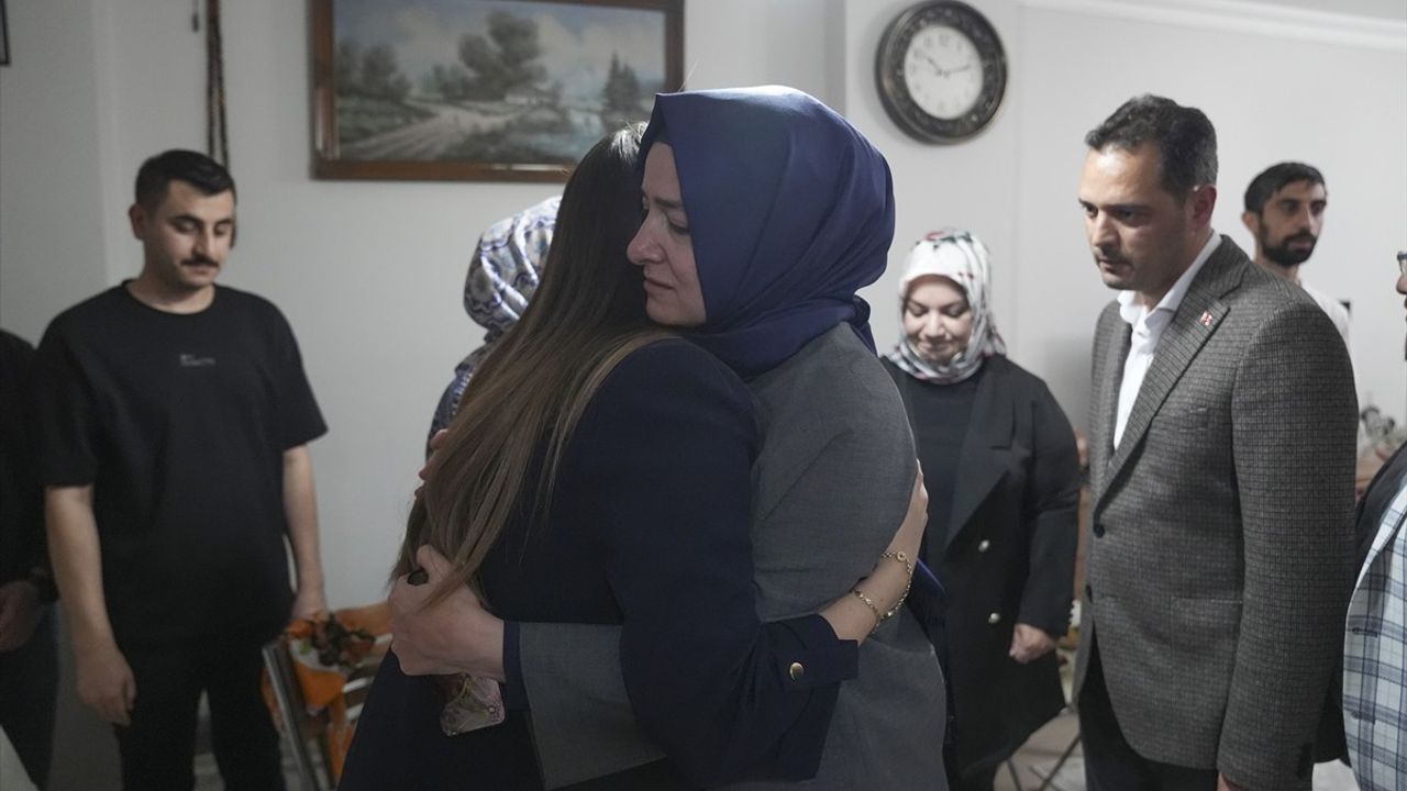 AK Parti'li Kaya, 15 Temmuz Gazisi Sarıgül'ün Ailesine Taziye Ziyareti Gerçekleştirdi
