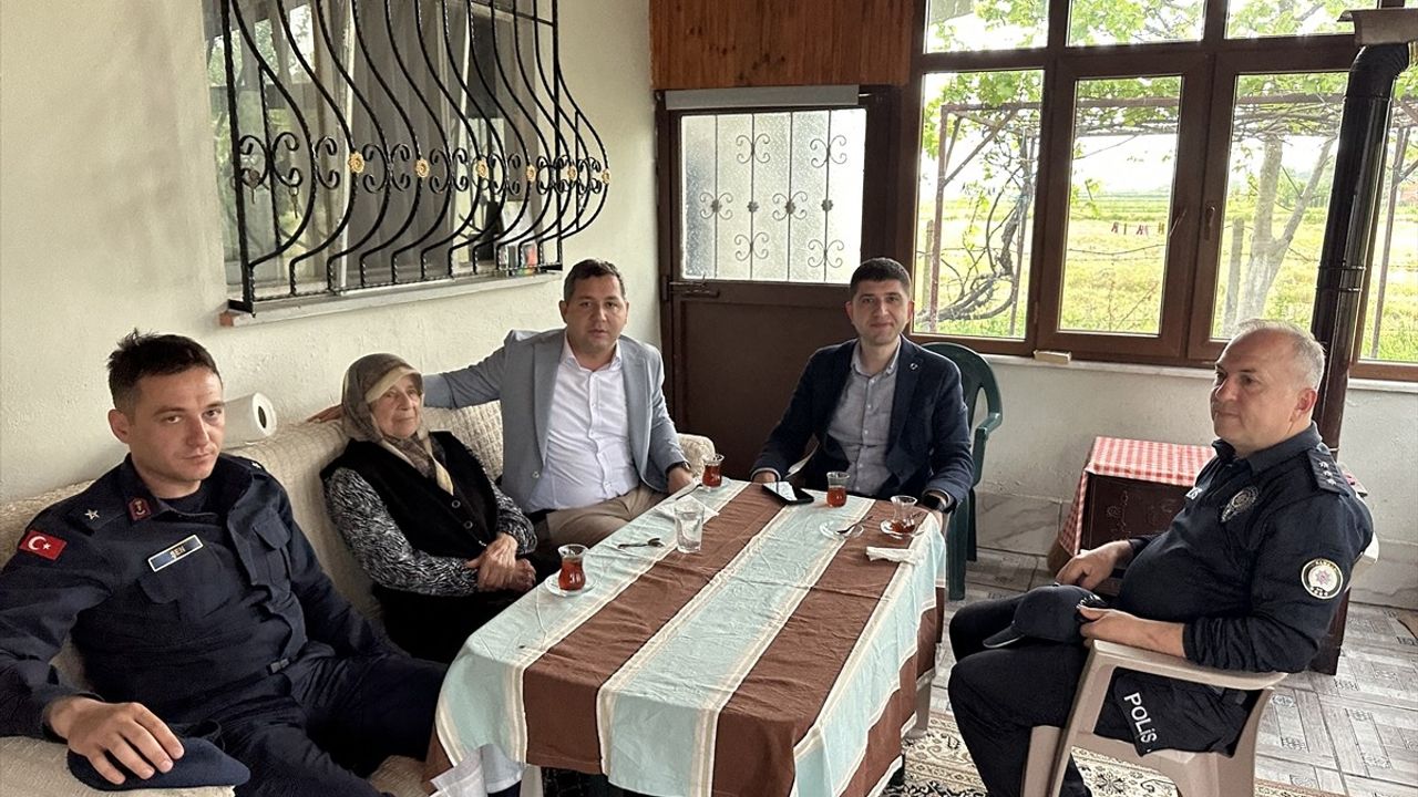 Alaçam'da Anneler Günü'nde Şehit Annesine Ziyaret
