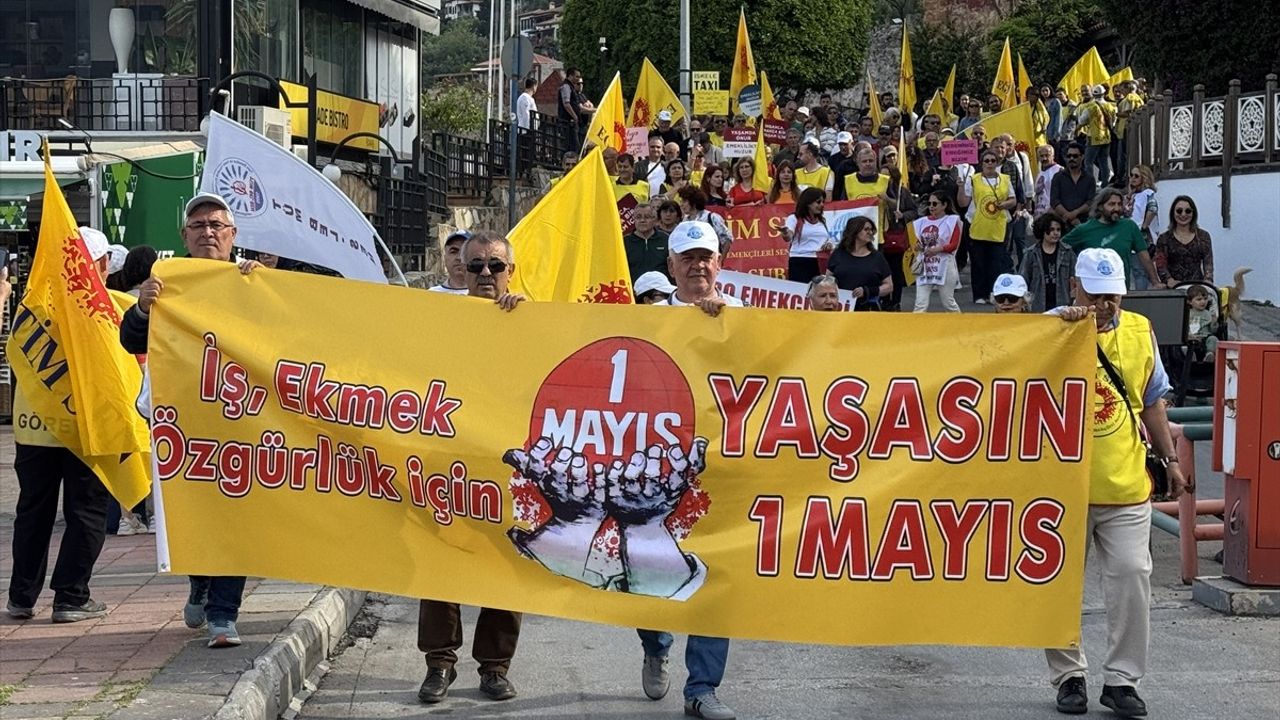 Alanya'da 1 Mayıs Emek ve Dayanışma Günü Coşkusu