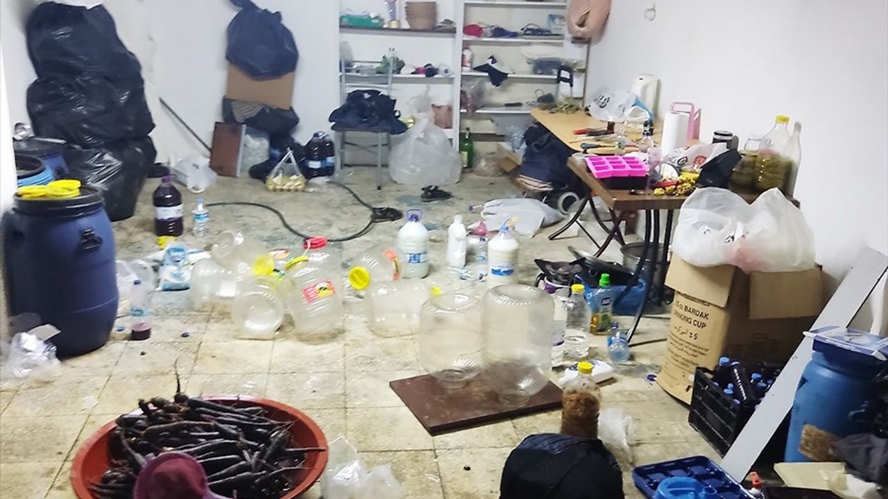 Alanya'da Sağlıksız Şalgam Üretimi Mühürlendi
