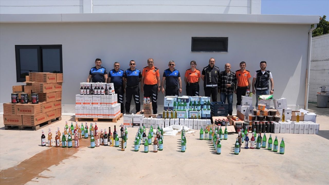 Alanya'da Tarihi Geçmiş Gıdalar Mühürlendi