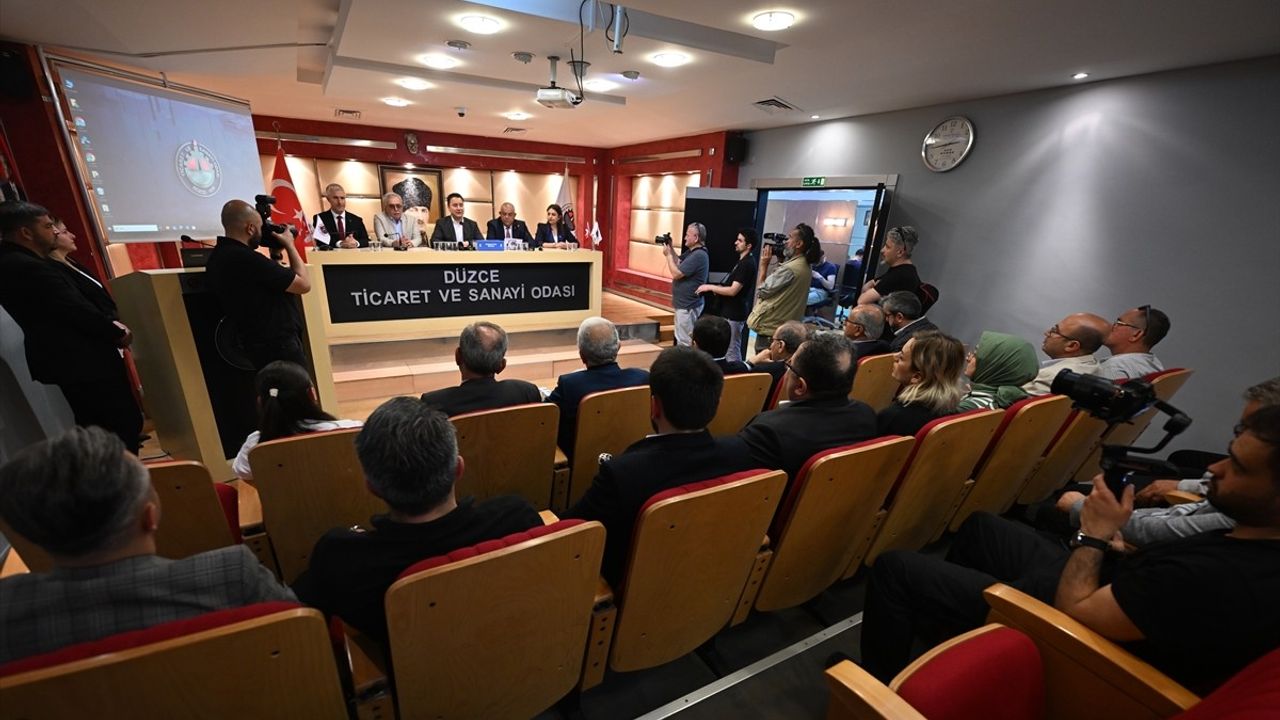 Ali Babacan Düzce'de Temaslarda Bulundu