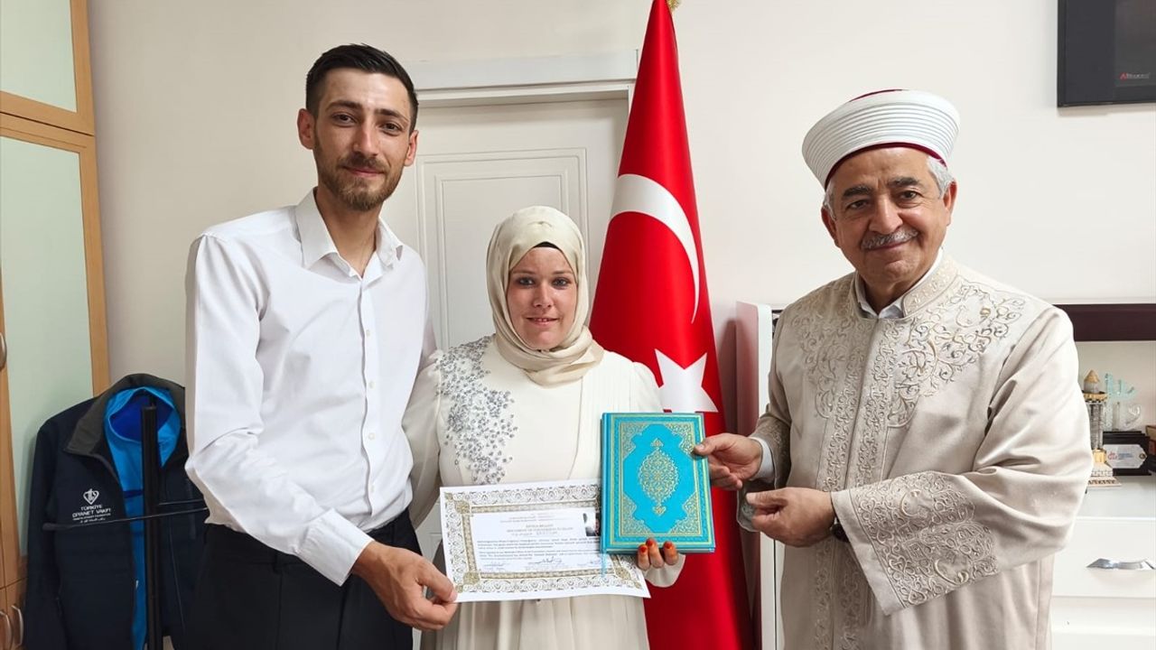 Alman Kadın Adıyaman'da Müslüman Olmanın Coşkusunu Yaşadı