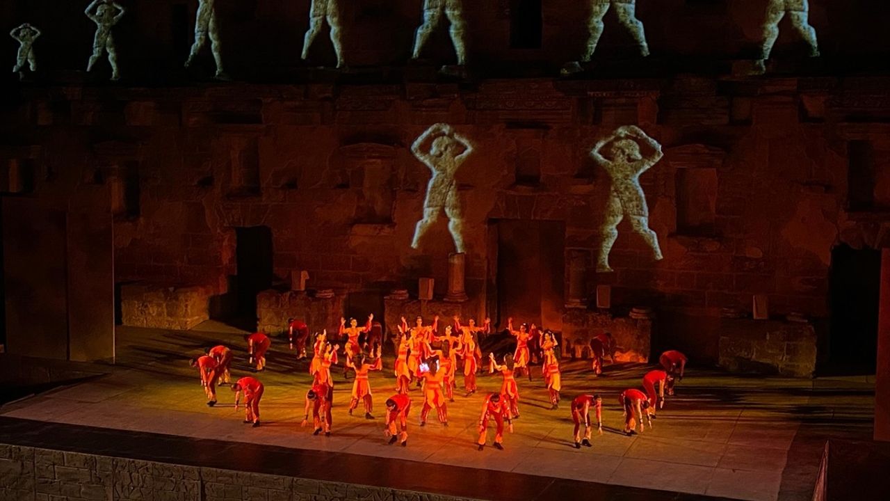 Anadolu Ateşi Gösterisi Aspendos'ta Sanatseverlerle Buluştu