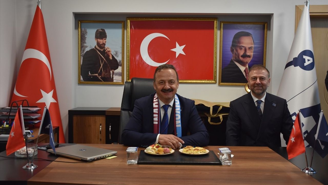 Anahtar Parti Genel Başkanı Yavuz Ağıralioğlu Trabzon'da