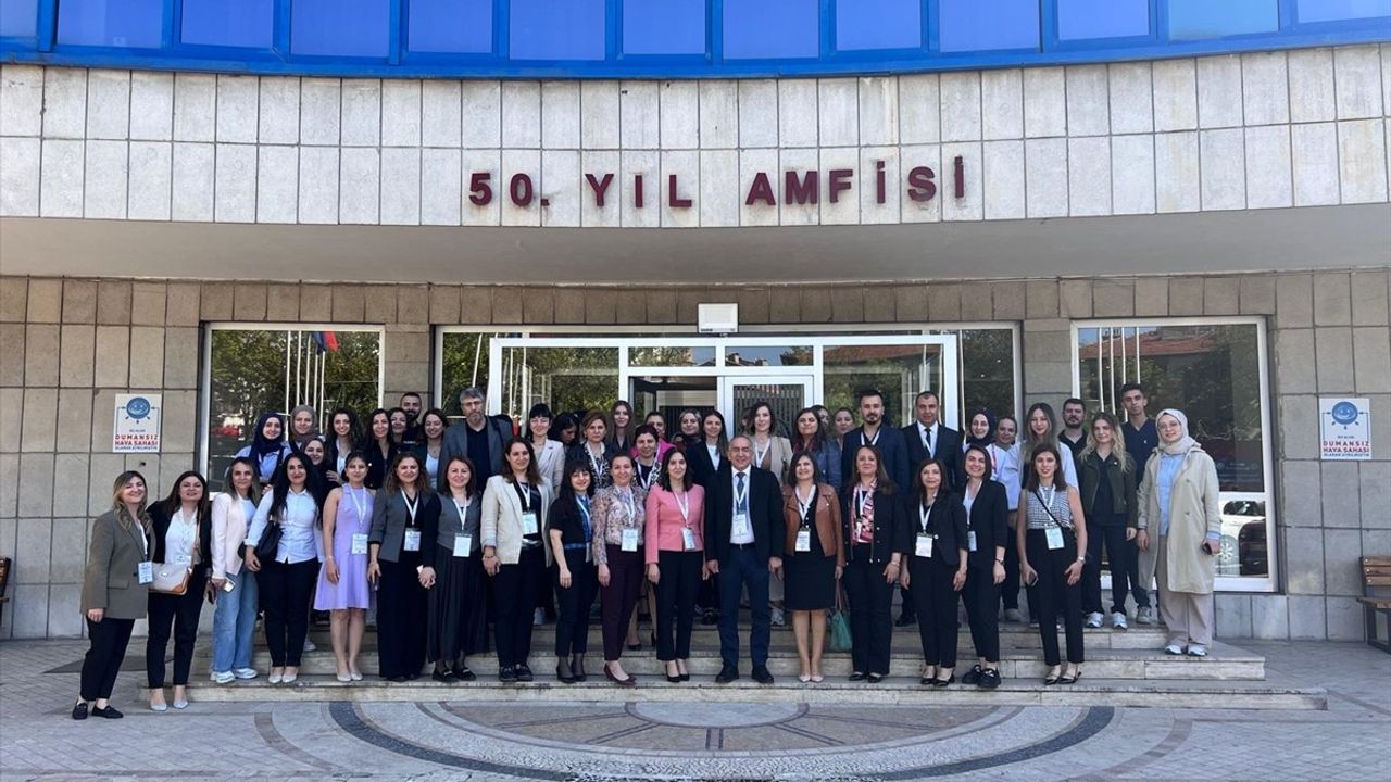 Ankara'da Çocuk Acil Hemşireliği Sempozyumu Düzenlendi
