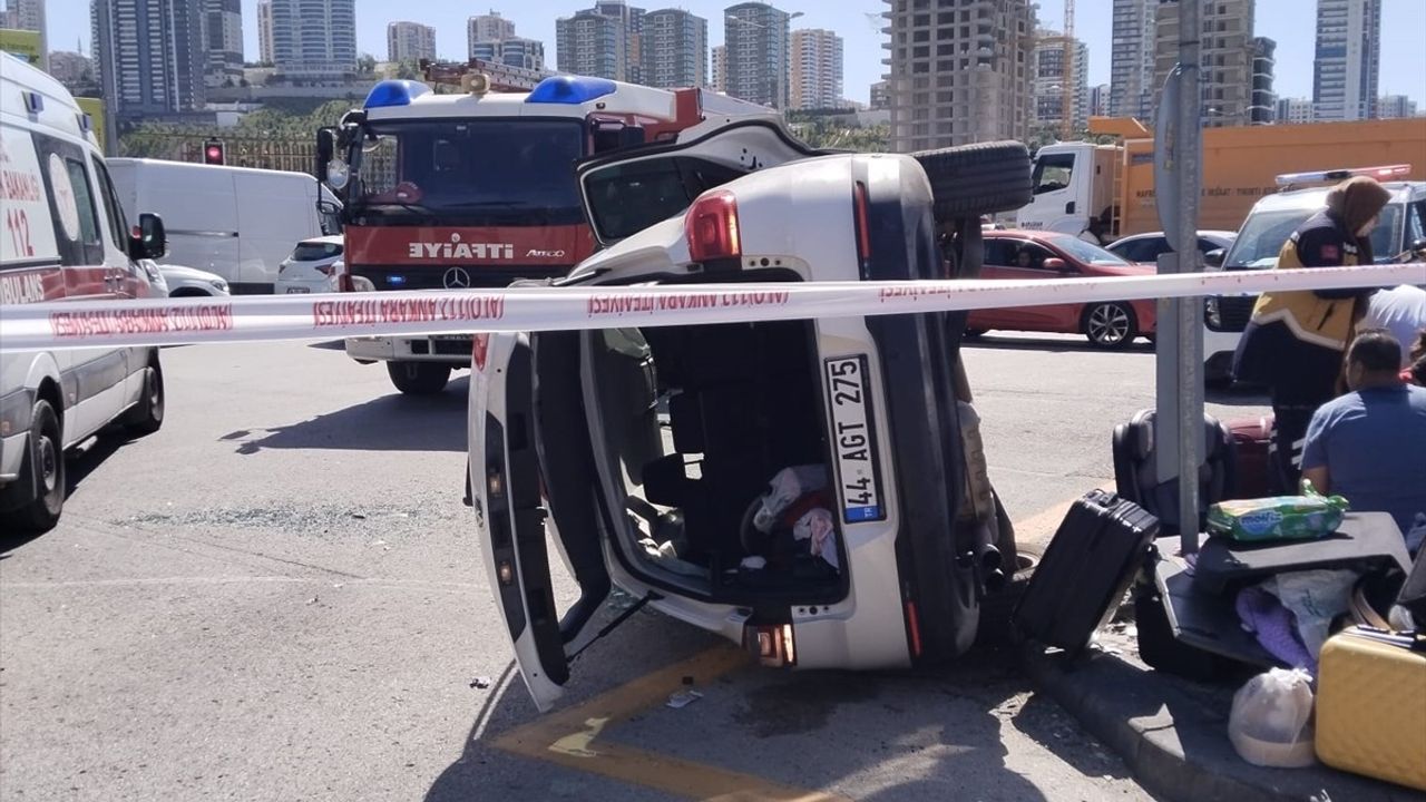 Ankara'da İki Araç Çarpıştı: 6 Yaralı