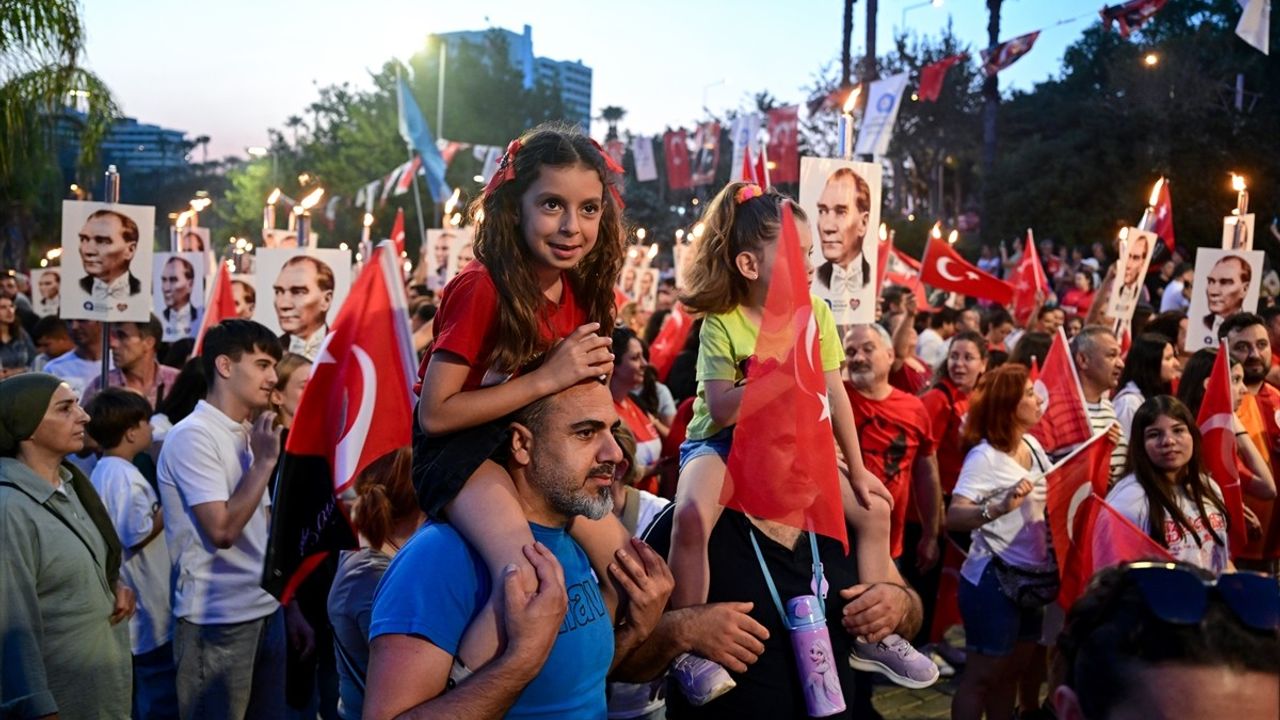 Antalya'da 19 Mayıs Coşkusu: Fener Alayı ve Konser