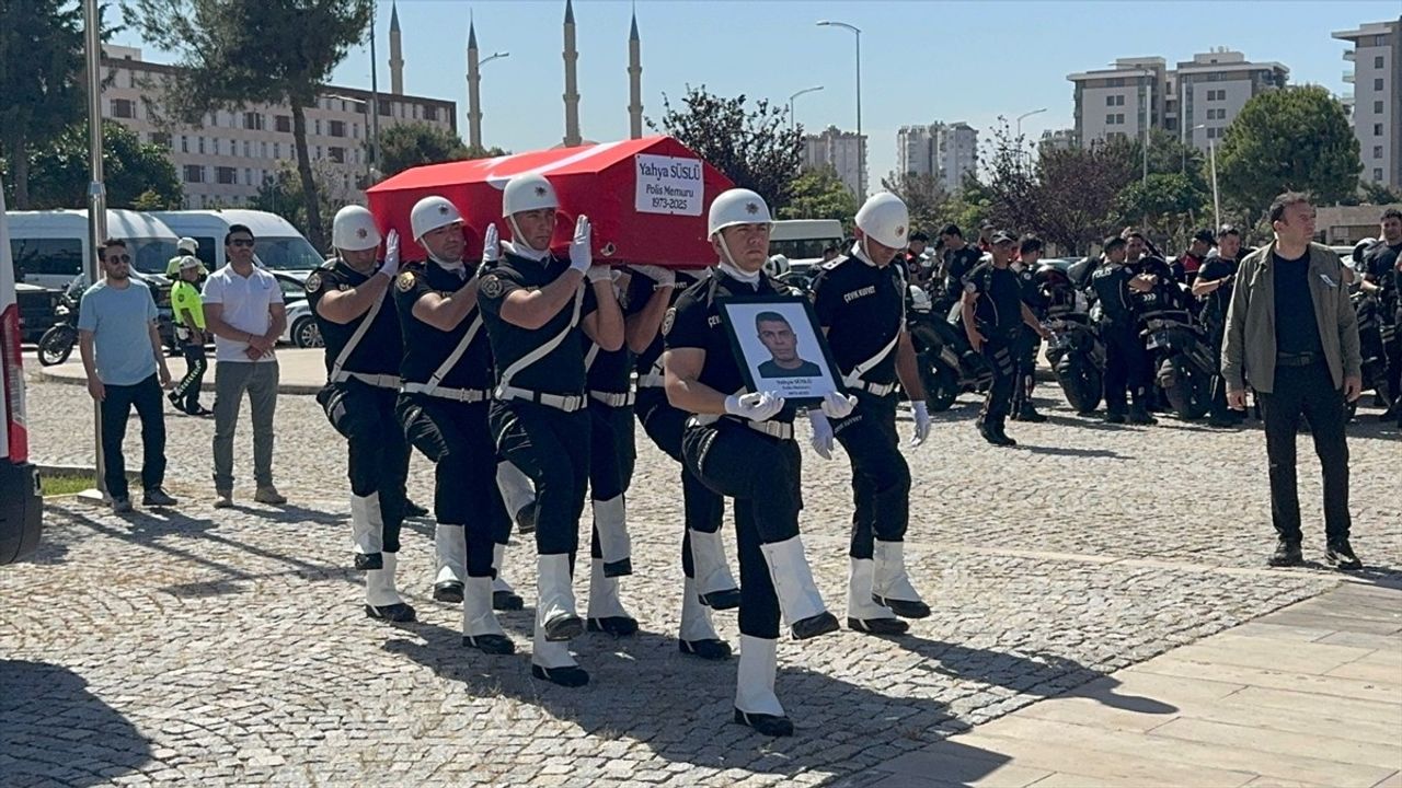 Antalya'da Kalp Krizi Nedeniyle Vefat Eden Polis Memuru İçin Tören Düzenlendi