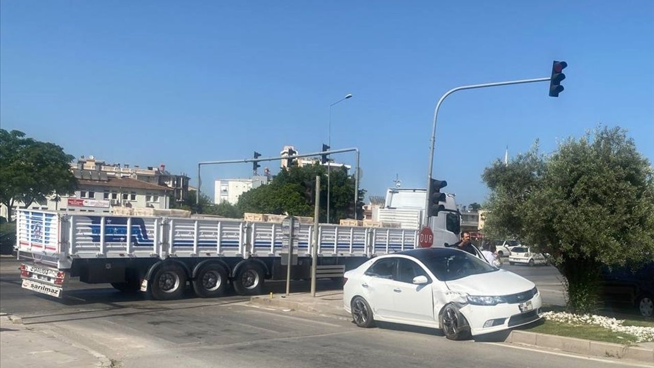 Antalya'da Kaza: 1 Polis Memuru Yaralandı