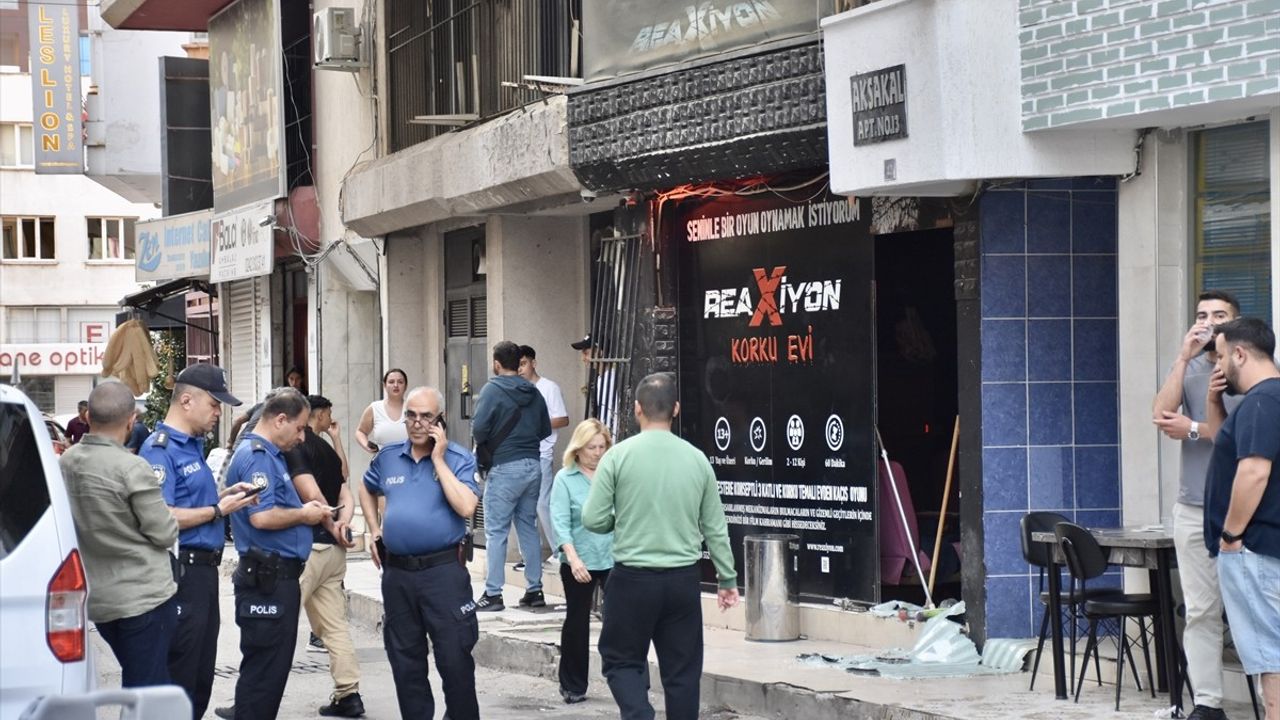 Antalya'daki Korku Evi Yangını: 3 Kişi Dumandan Etkilendi