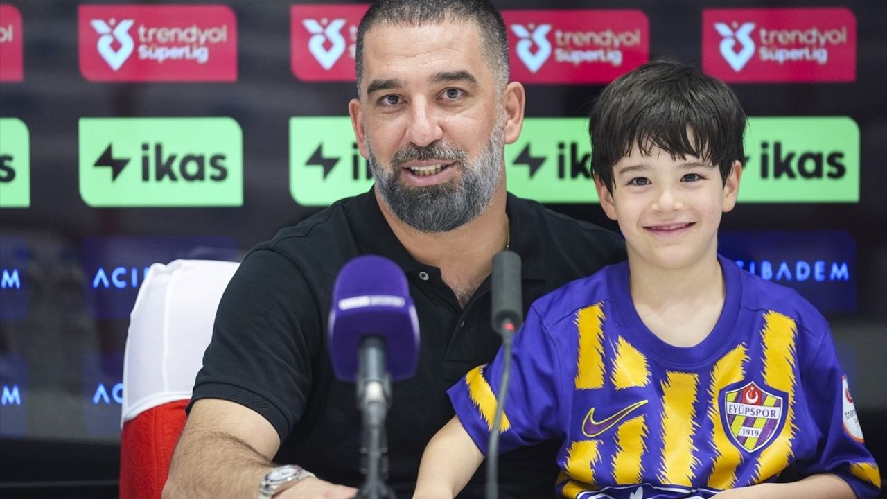 Arda Turan'dan Ayrılış Açıklaması: Yurt Dışında Yeni Bir Sayfa Açacak
