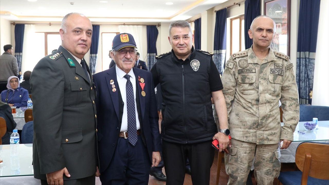 Ardahan'da Şehit Yakınları ve Gaziler Yöresel Yemek Sofrasında Buluştu