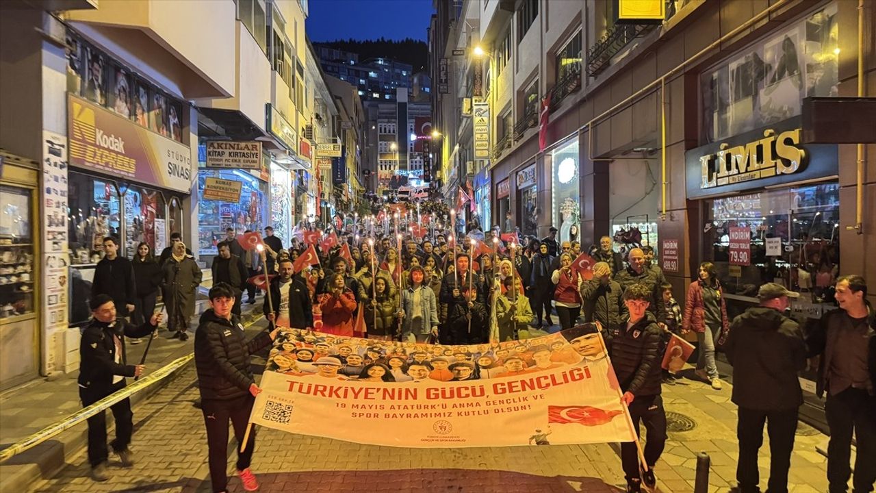 Artvin ve Ordu'da 19 Mayıs Fener Alayı Kutlamaları