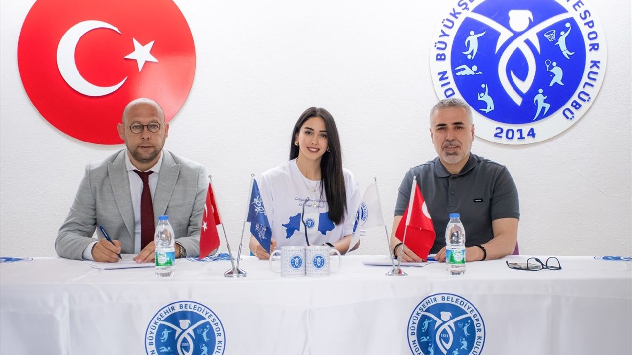 Aydın Büyükşehir Belediyespor Kadın Voleybol Takımı İlarya Zararsız'ı Transfer Etti